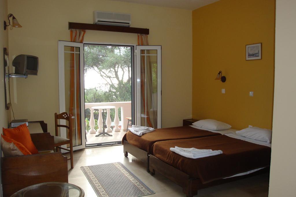 Pension Skala Ágios Matthaíos Habitación foto